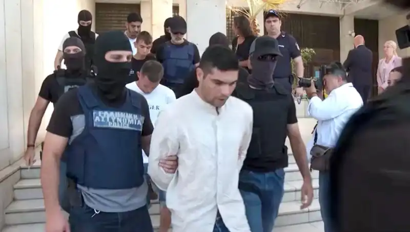 Atina’da Şok Eden Cinayet: Profesör ve Eski Eşinin Sırları Arasında Kalınan İpuçları