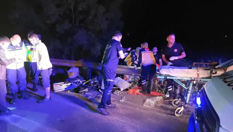 Minibüs Kazasında Sıfır Şans: Yolcular Savrulup Yaralandı