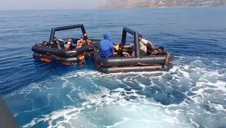 Ayvacık'ta 19 Kaçak Göçmen Kurtarıldı: Kurtuluş Hikayeleri ve Gözaltılar