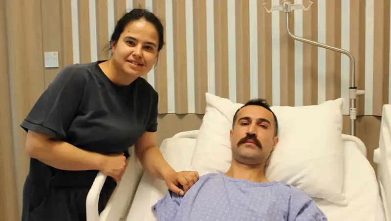 32 Yaşındaki Genç Kadın Mide Kanaması Sandı, Kalın Bağırsak Kanseri ile Yüzleşti