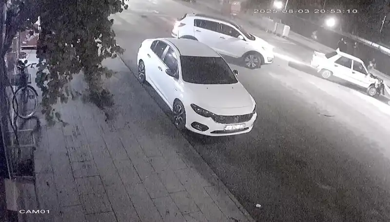 Yayalara Yol Vermek İsteyen Sürücüler Kazada Hayatlarını Kaybetti