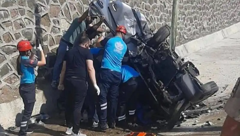 Tunceli'de Korkutan Kaza: İki Araç Kafa Kafaya Çarpıştı