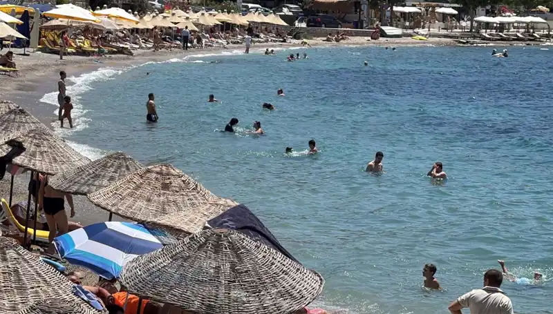 Sıcak Havalarda Serinlemek İçin Plajların Yoğunluğu Arttı