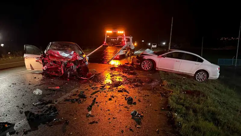 Çanakkale'de Feci Kaza: İki Otomobil Kafa Kafaya Çarpıştı, 3 Ölü, 1 Yaralı