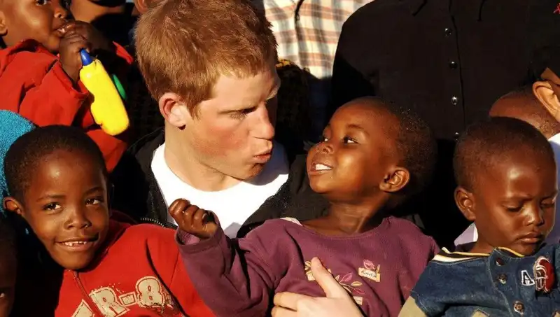 Prens Harry, 20 Yıl Önce Kurduğu Afrika Yardım Organizasyonundan Neden İstifa Etti?