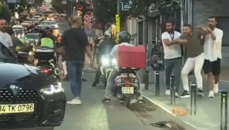 Nişantaşı’nda Yol Verme Tartışması: Sopayla Kadına Saldıran Adam Gözaltına Alındı
