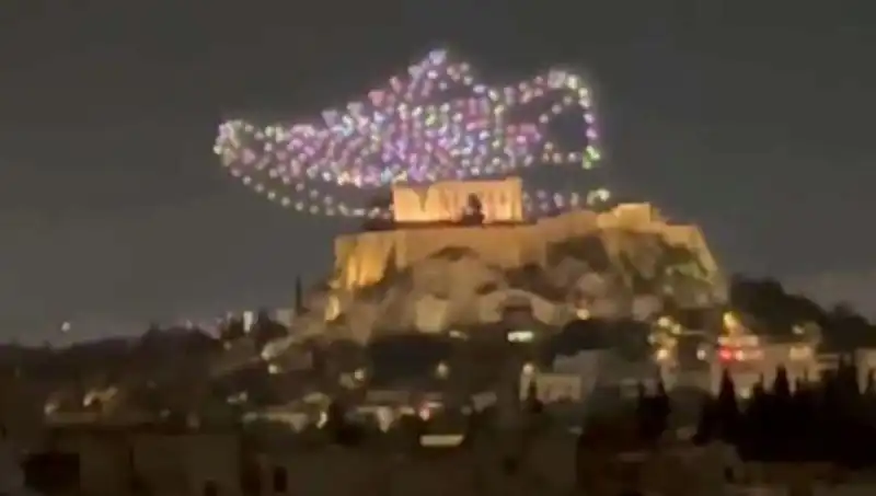 Akropolis Üzerinde Drone ile Reklam Yapmanın Bedeli: Soruşturma Başlatıldı