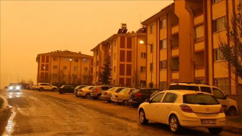 Meteorolojiden Şok Uyarı: Çöl Tozu ve Sağanak Yağmur Bir Arada!