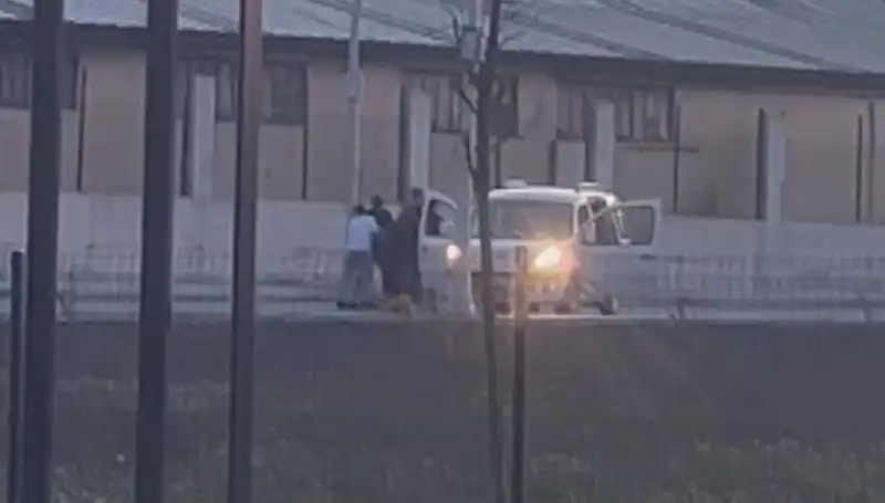 Drift sırasında akıl almaz kaza: Araç yoldan fırladı, facia önlendi!