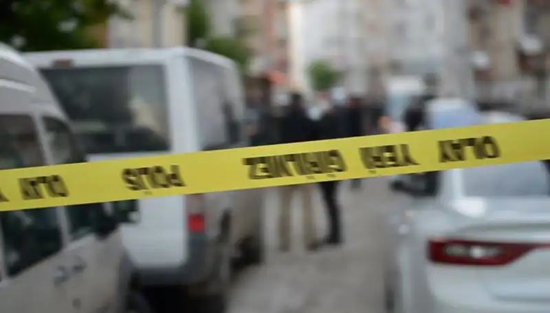 İstanbul'da Gizemli Ölüm: Başından Vurulmuş Birey ve Notun Sırrı