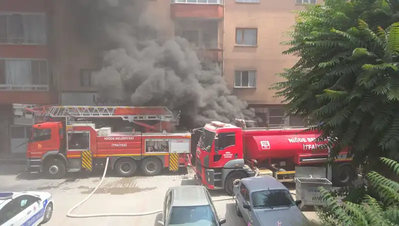 Niğde'de Beyaz Eşya Deposunda Korkutan Yangın: Son Durum ve İtfaiye Müdahelesi
