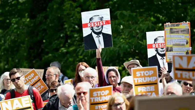 Trump’ın İskoçya Ziyareti: Golf Oynarken Protesto Yağmuruna Tutuldu