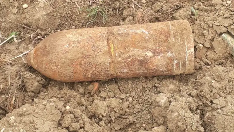 Çanakkale’de Eski Savaşın İzleri: Patlamamış Top Mermisi Bulundu