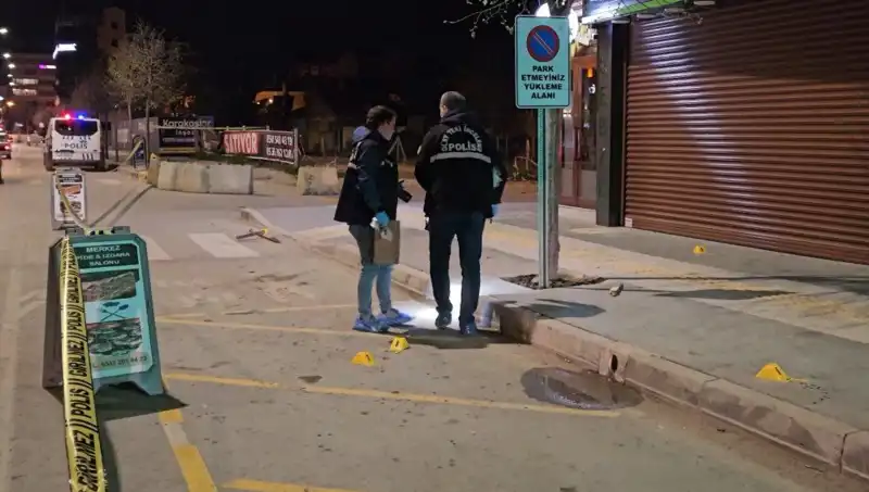 Pideci Dükkanında Alacakaranlık Anlar: Kavganın Sonucu Çarpıcı!