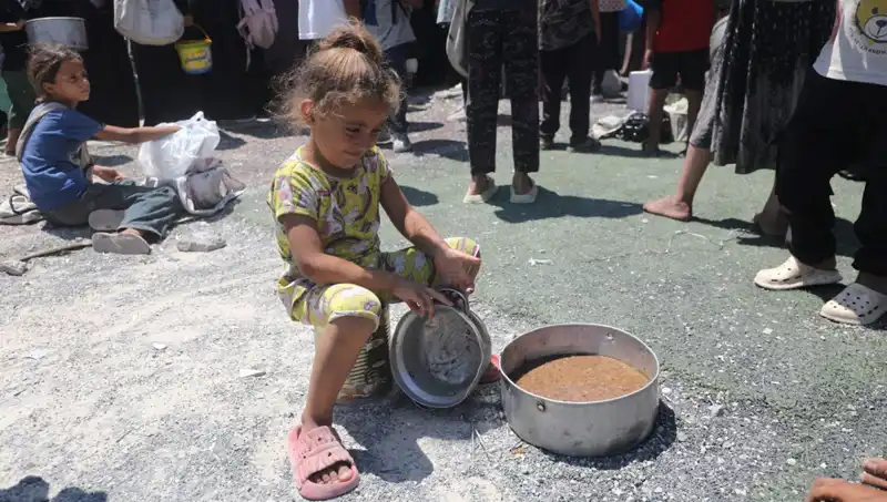 Gazze'de Açlık Tehdidi: Çocukların Ekmek İçin Feryadı