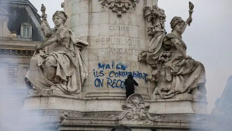 Paris, Grafiticilere Karşı Savaş Açtı: Şehir Sanatı Krizi