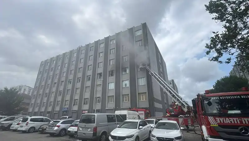 Çorap İmalathanesinde Çıkan Yangın, Fabrikayı Küller Haline Getirdi