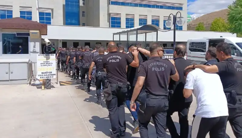 Ankara'da Tehditlerle Haraç Kesen Çeteye Şok Baskın: Avukatlar da Yakalandı
