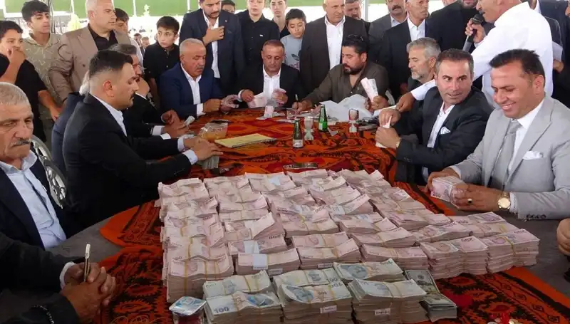 Aşiret Düğününde Geline 1,5 Kilo Altın, Dama 7,5 Milyon TL Takıldı!