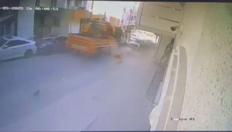 Kontrolden Çıkan Vinç, 23 Araca Çarparak Durdurulabildi: O Anlar Kamerada