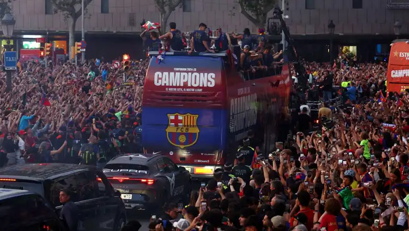 Barcelona'nın Yıldızları, Taraftarlarıyla Unutulmaz Bir Günü Paylaştı