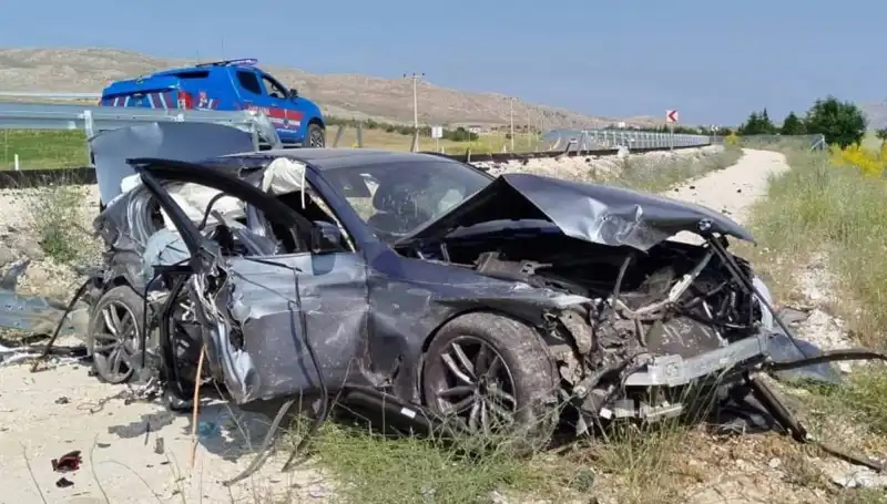 Sivas’ta Görgü Tanıkları Trajediye Tanıklık Etti: İki Ayrı Trafik Kazasında 9 Yaralı