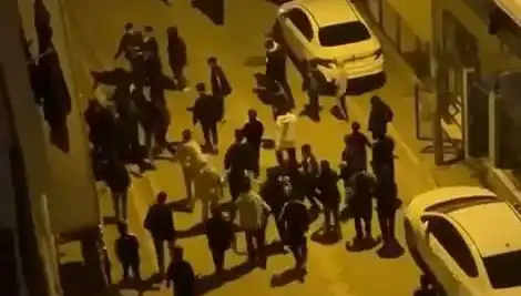 Esenyurt'ta Sopalı Mahalle Baskını: Gençlerin Kavgası Güvenliği Tehdit Ediyor