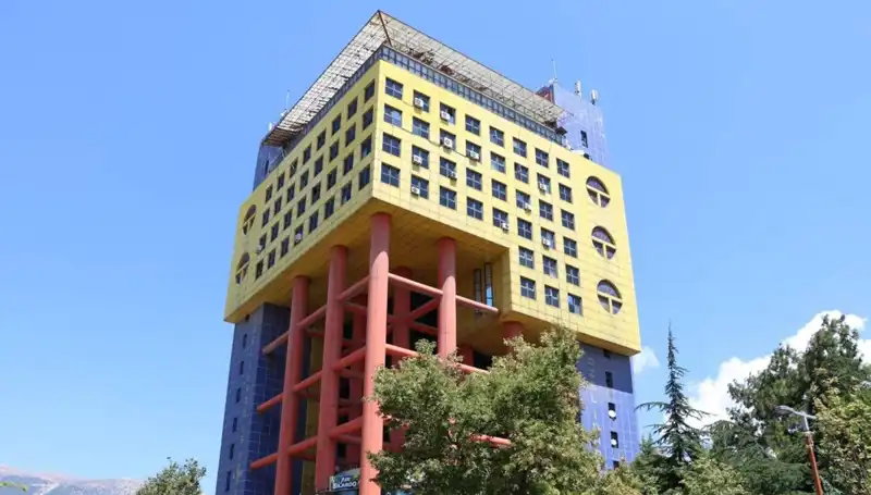 Dünyanın En Saçma Binası Yerine Yıkıcı Bir Proje: Yeni Yapı Başladı!