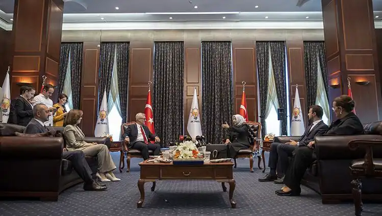 AK Parti'nin Bayramlaşma Programı: CHP Neden Yer Almadı?
